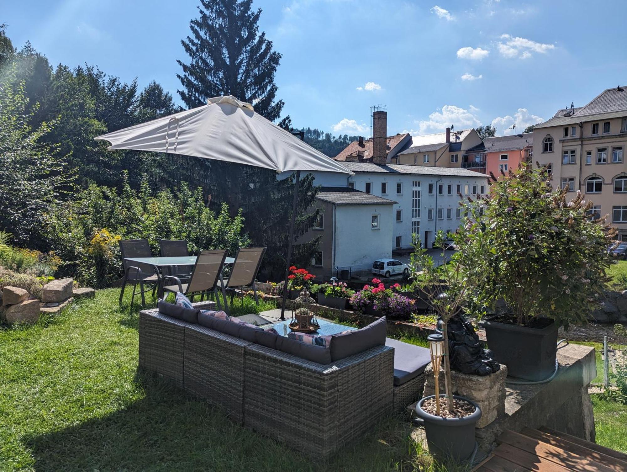 Famzi - Urlaubsmagie - Familienwohnung Mit Gemeinschaftsgarten, -Sauna & -Pool Sebnitz Exterior photo